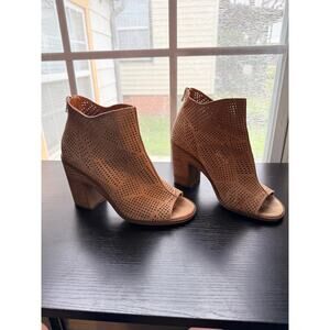 Lucky Brand Bootie Women 7.5 Tan Suede Perforated Peep Toe Block Heel Ankle Boot
